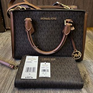 Michael Kors HOPE MD Messenger & Jet Set Lg Double Wristlet